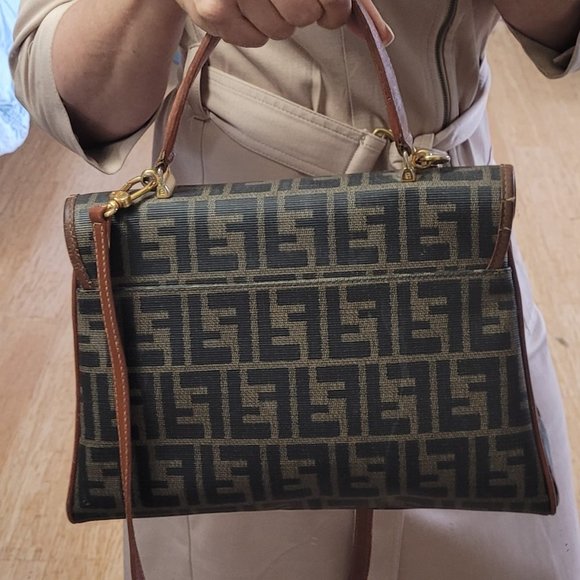 RARE FENDI FF MONOGRAM~ 2 WAY WITH CROSSBODY STRAP - Picture 6 of 16